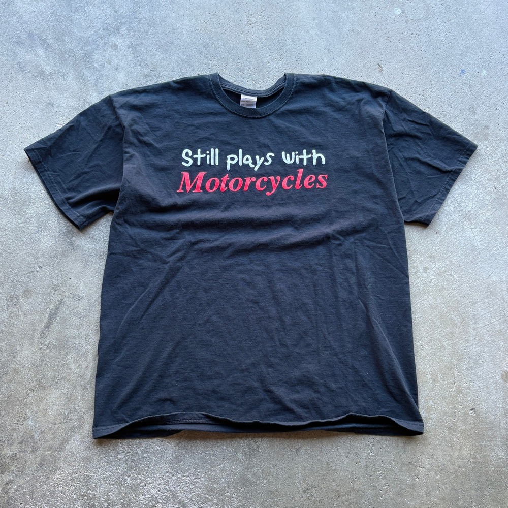 Still Plays with Motorcycles T-Shirt Gildan Adult 2XL‎ Graphic Tee